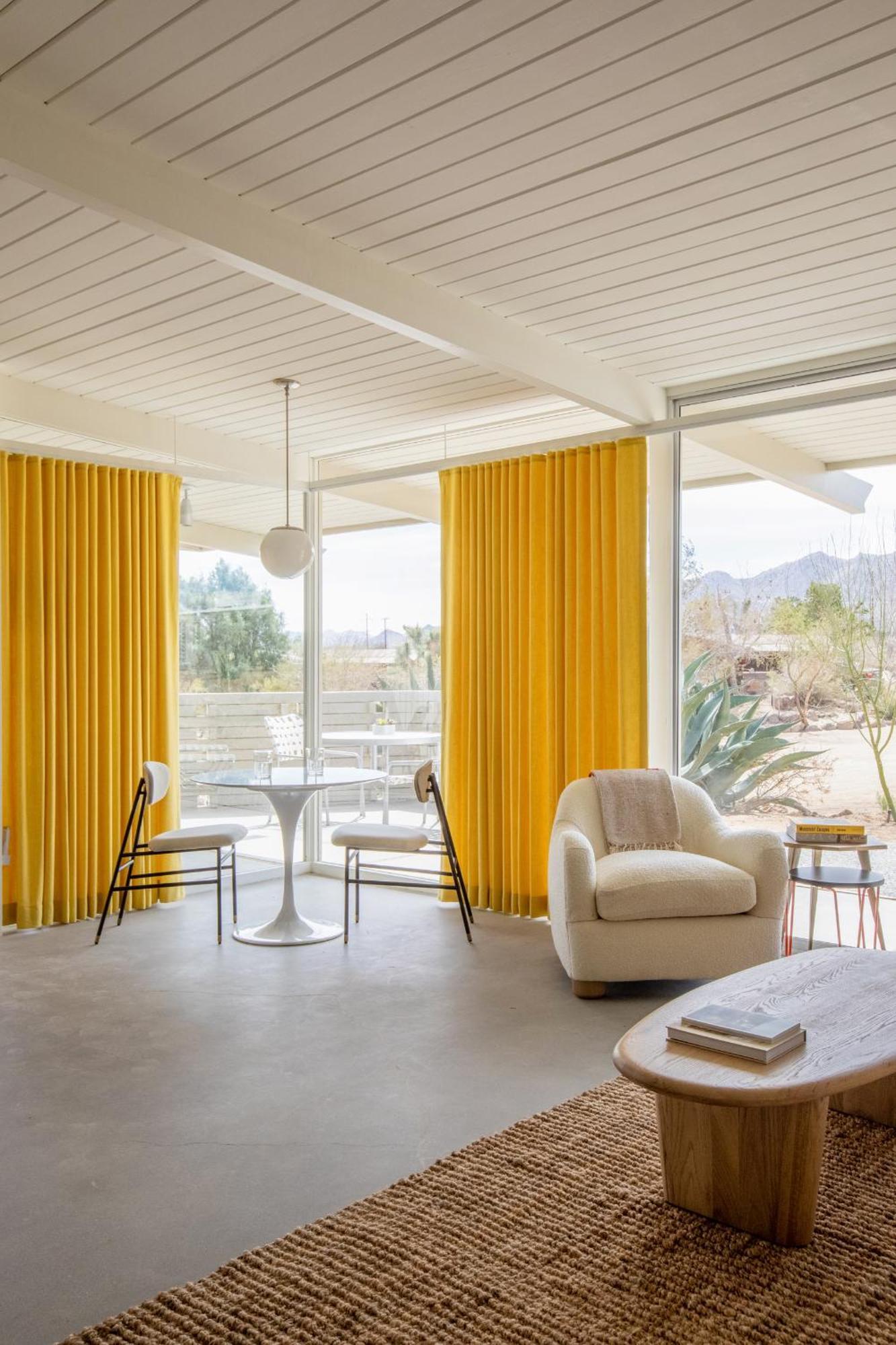 The Bungalows By Homestead Modern Joshua Tree Room photo